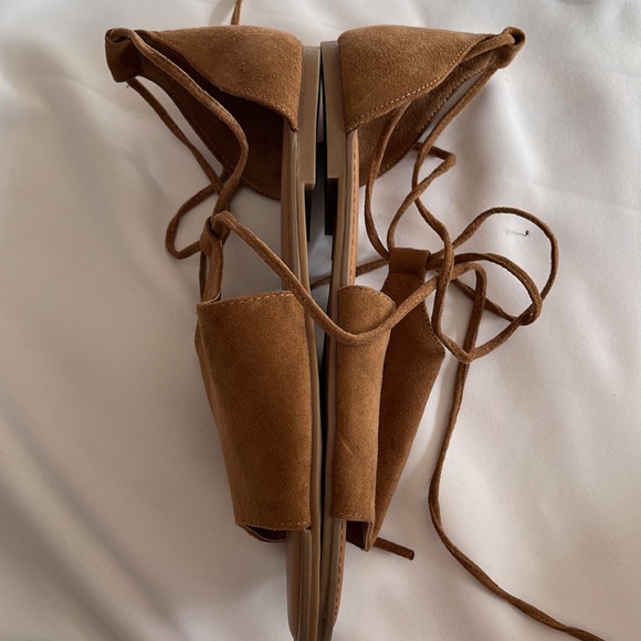 NWOT Camel colored faux suede Universal thread size 9 1/2 sandals. - Picture 6 of 6